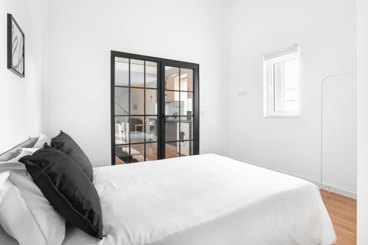 Altido Stylish 2-Level Flats Near Ajuda Palace ลิสบอน ภายนอก รูปภาพ